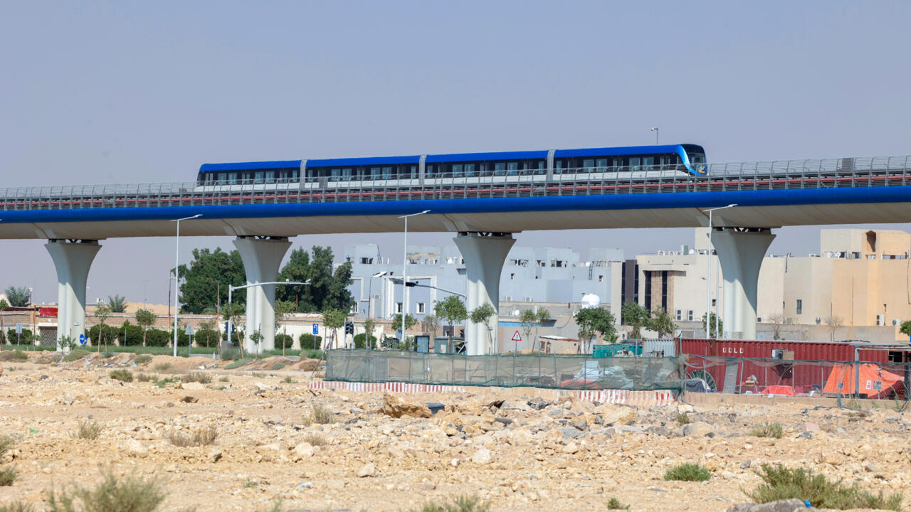 ‘
بتكنولوجيا فرنسية متطورة.. مصر تسابق الزمن للانتهاء من المرحلة الأولى لمترو الإسكندرية’